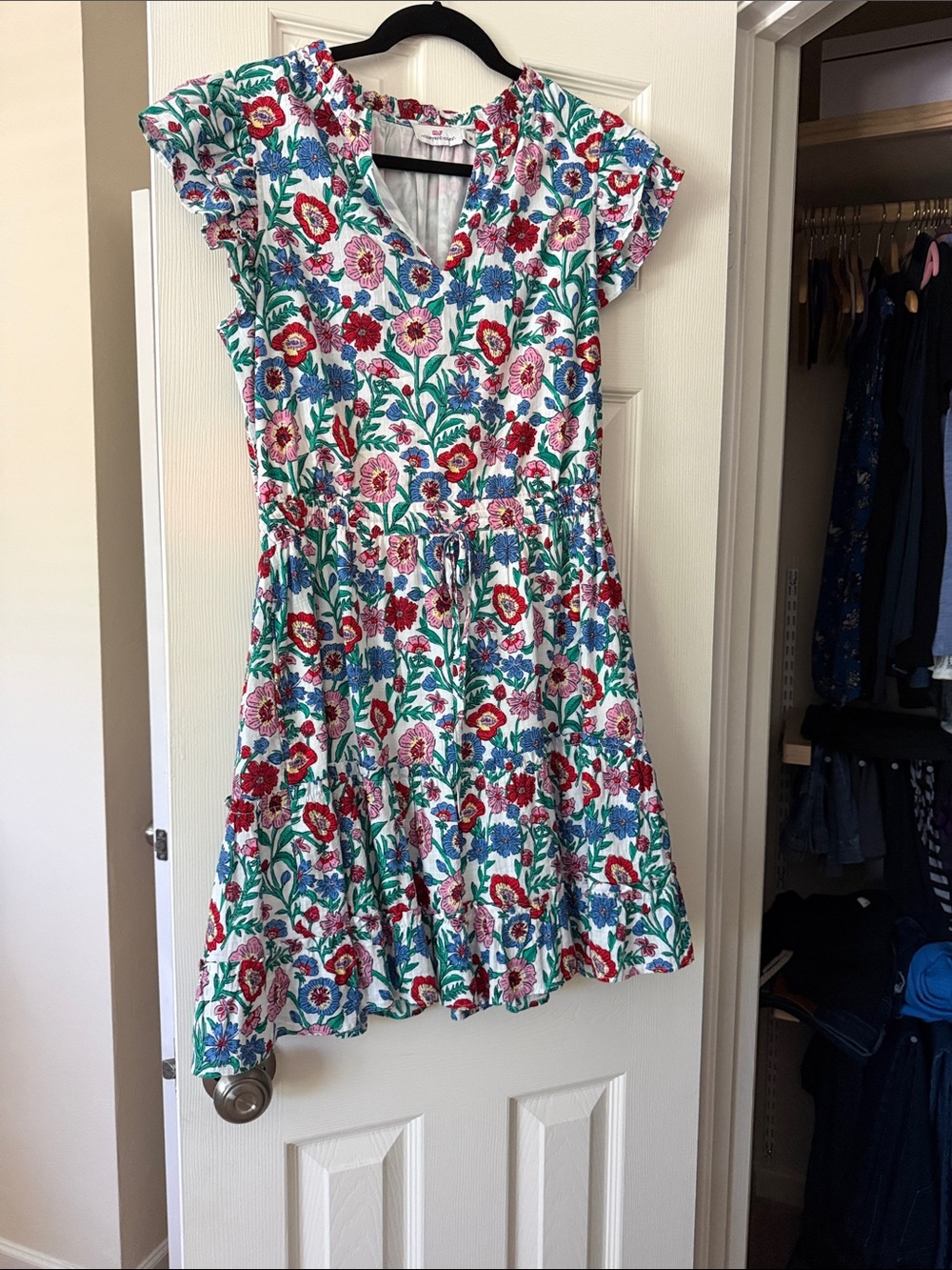Vineyard Vines White Floral Tiered Casual Dress with Red, Blue & Green Print